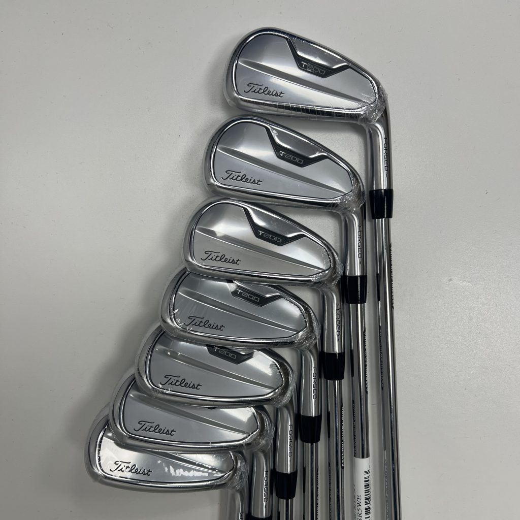 Serie-5-au-Pitch-Titleist-T200-Droitier-Club-Play-always-1024x1024